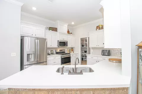 Kitchen - 518 Carrington Dr, Brandon, MS 39042 photo 5 of 5