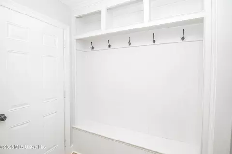 Entry Way - 518 Carrington Dr, Brandon, MS 39042 photo 3 of 4