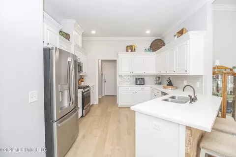 Kitchen - 518 Carrington Dr, Brandon, MS 39042 photo 4 of 5