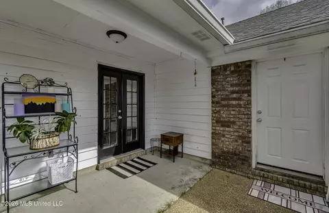 Exterior - 418 White Oak Cv, Florence, MS 39073 photo 6 of 10