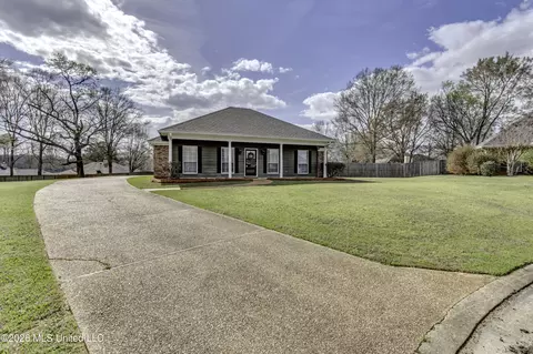 Exterior - 418 White Oak Cv, Florence, MS 39073 photo 3 of 10