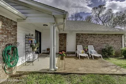 Exterior - 418 White Oak Cv, Florence, MS 39073 photo 7 of 10