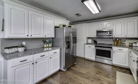Kitchen - 418 White Oak Cv, Florence, MS 39073 photo 1 of 6