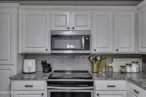 Kitchen - 418 White Oak Cv, Florence, MS 39073 photo 6 of 6