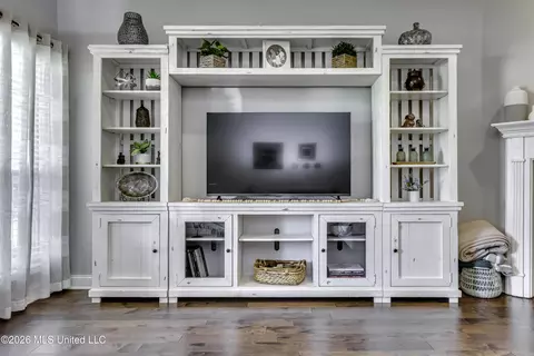 Living - 418 White Oak Cv, Florence, MS 39073 photo 1 of 1