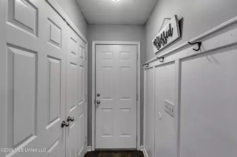 Entry Way - 418 White Oak Cv, Florence, MS 39073 photo 2 of 2