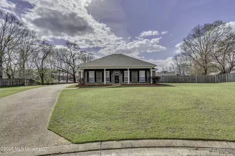 Exterior - 418 White Oak Cv, Florence, MS 39073 photo 2 of 10