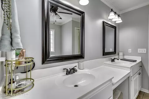Bath - 418 White Oak Cv, Florence, MS 39073 photo 4 of 6