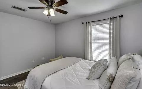 Bedroom - 418 White Oak Cv, Florence, MS 39073 photo 3 of 9