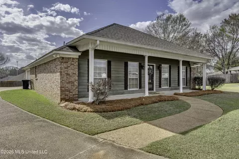 Exterior - 418 White Oak Cv, Florence, MS 39073 photo 4 of 10