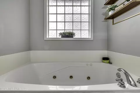 Bath - 418 White Oak Cv, Florence, MS 39073 photo 6 of 6