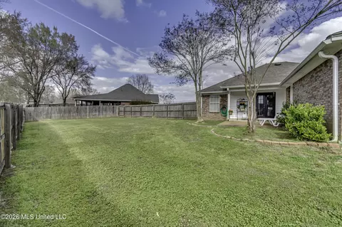 Exterior - 418 White Oak Cv, Florence, MS 39073 photo 8 of 10