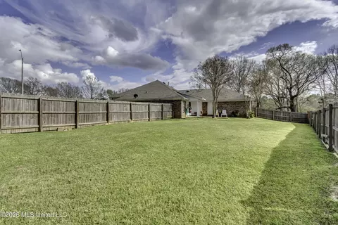 Exterior - 418 White Oak Cv, Florence, MS 39073 photo 9 of 10