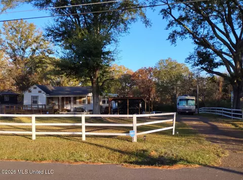 144 Plummer Cir, Jackson, MS 39212