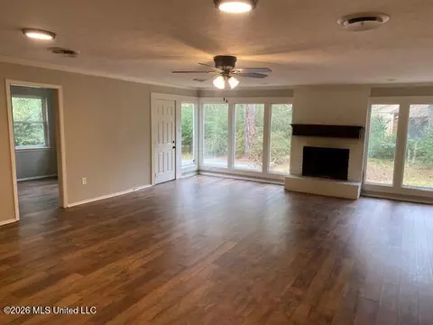 Living - 1630 Plantation Blvd, Jackson, MS 39211 photo 2 of 4