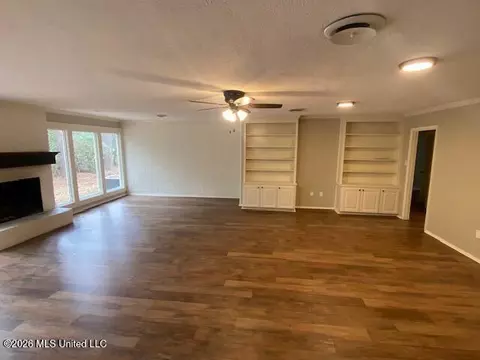 Living - 1630 Plantation Blvd, Jackson, MS 39211 photo 3 of 4