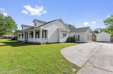 1302 Roswell St, Pascagoula, MS 39581