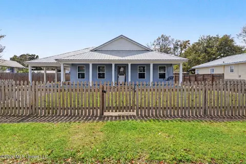 310 Saint John St, Bay Saint Louis, MS 39520