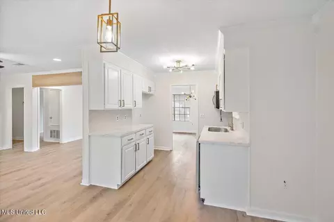 Entry Way - 640 Tifton Dr, Jackson, MS 39212 photo 2 of 2