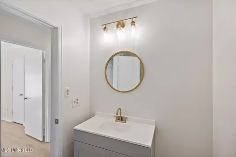 Bath - 640 Tifton Dr, Jackson, MS 39212 photo 2 of 2