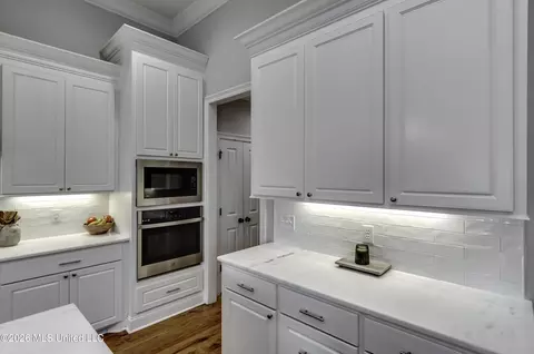 Kitchen - 415 Pilot Cir, Brandon, MS 39047 photo 6 of 7