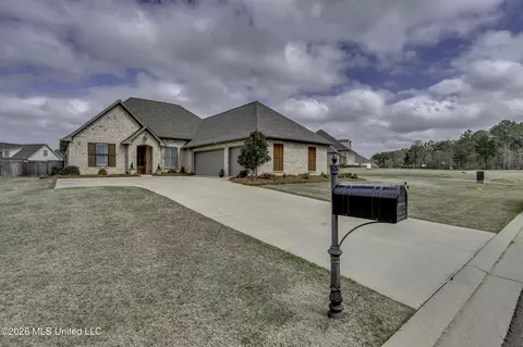 Exterior - 415 Pilot Cir, Brandon, MS 39047 photo 2 of 16
