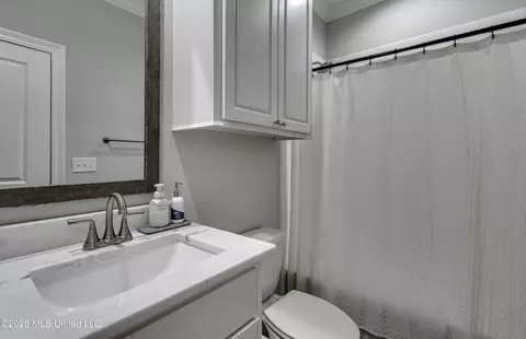 Bath - 415 Pilot Cir, Brandon, MS 39047 photo 1 of 7