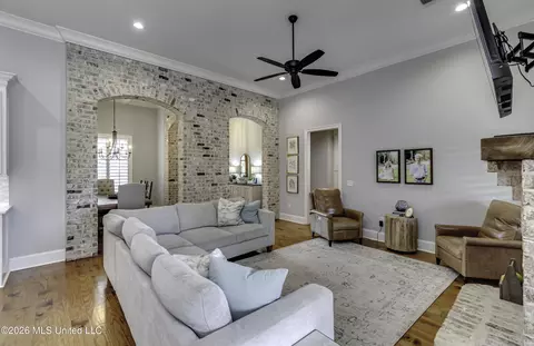 Living - 415 Pilot Cir, Brandon, MS 39047 photo 3 of 5