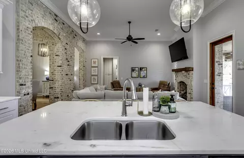 Kitchen - 415 Pilot Cir, Brandon, MS 39047 photo 5 of 7