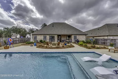 Exterior - 415 Pilot Cir, Brandon, MS 39047 photo 6 of 16