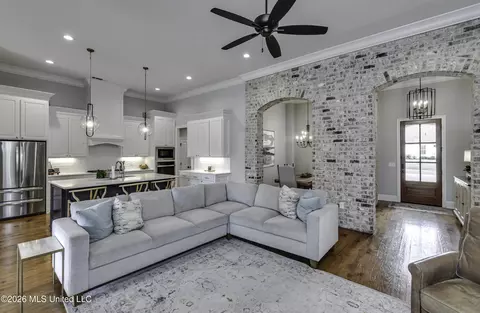 Living - 415 Pilot Cir, Brandon, MS 39047 photo 2 of 5