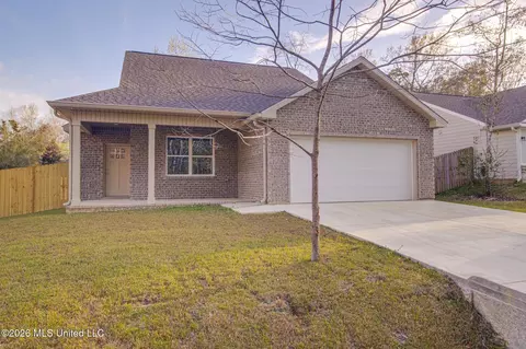 9932 Kahana St, Diamondhead, MS 39525