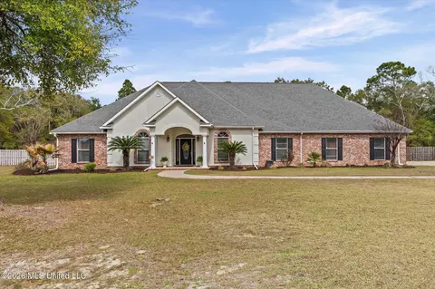 7900 Clamshell Ave, Ocean Springs, MS 39564