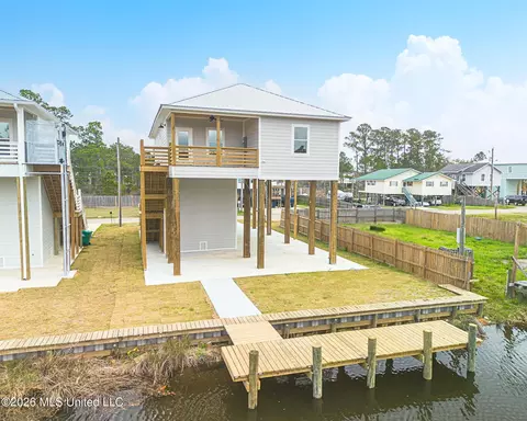 5049 Georgia St, Bay Saint Louis, MS 39520