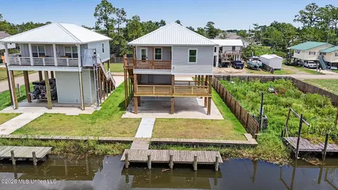 5049 Georgia St, Bay Saint Louis, MS 39520
