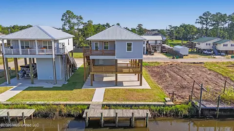 5049 Georgia St, Bay Saint Louis, MS 39520