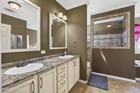 Bath - 62 John Ramsey Rd, Wiggins, MS 39577 photo 1 of 3