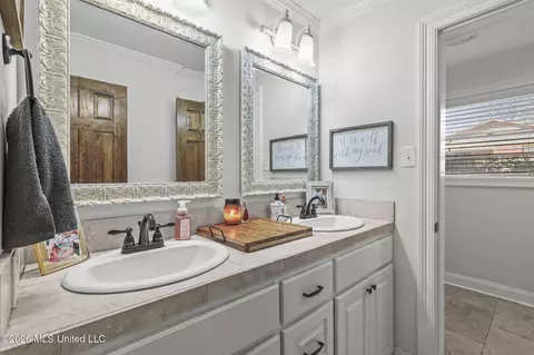 Bath - 349 Bob White Dr, Canton, MS 39046 photo 3 of 4