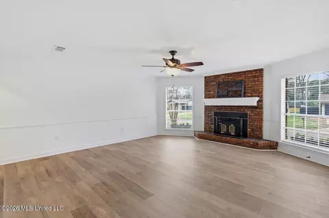 Living - 464 Robert Michael Dr, Pearl, MS 39208 photo 4 of 4