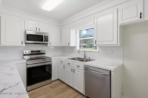 Kitchen - 464 Robert Michael Dr, Pearl, MS 39208 photo 1 of 3