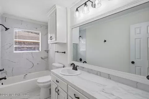 Bath - 464 Robert Michael Dr, Pearl, MS 39208 photo 2 of 2
