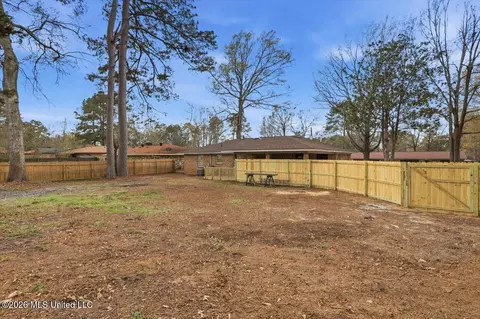 Exterior - 464 Robert Michael Dr, Pearl, MS 39208 photo 7 of 7