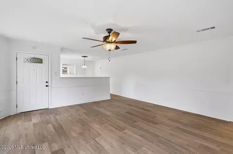 Living - 464 Robert Michael Dr, Pearl, MS 39208 photo 3 of 4