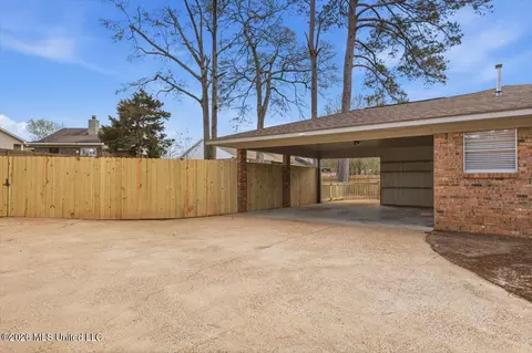 Exterior - 464 Robert Michael Dr, Pearl, MS 39208 photo 3 of 7