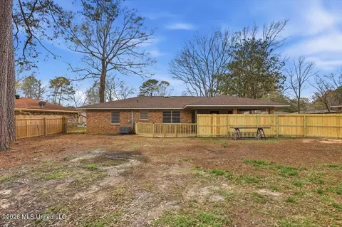 Exterior - 464 Robert Michael Dr, Pearl, MS 39208 photo 5 of 7