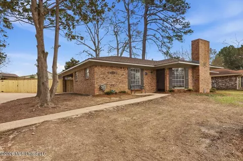 Exterior - 464 Robert Michael Dr, Pearl, MS 39208 photo 2 of 7