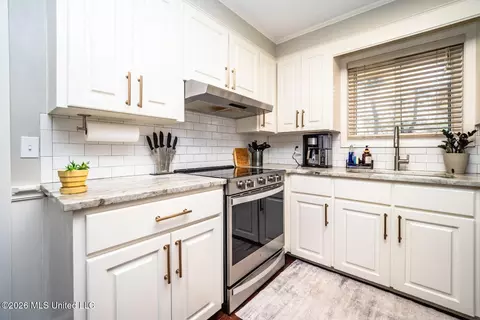 Kitchen - 318 Rollingwood Dr, Jackson, MS 39211 photo 2 of 3
