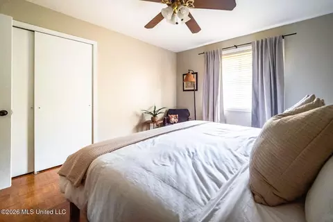 Bedroom - 318 Rollingwood Dr, Jackson, MS 39211 photo 2 of 6