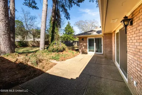 Exterior - 318 Rollingwood Dr, Jackson, MS 39211 photo 7 of 10