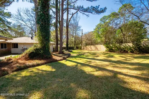 Exterior - 318 Rollingwood Dr, Jackson, MS 39211 photo 8 of 10